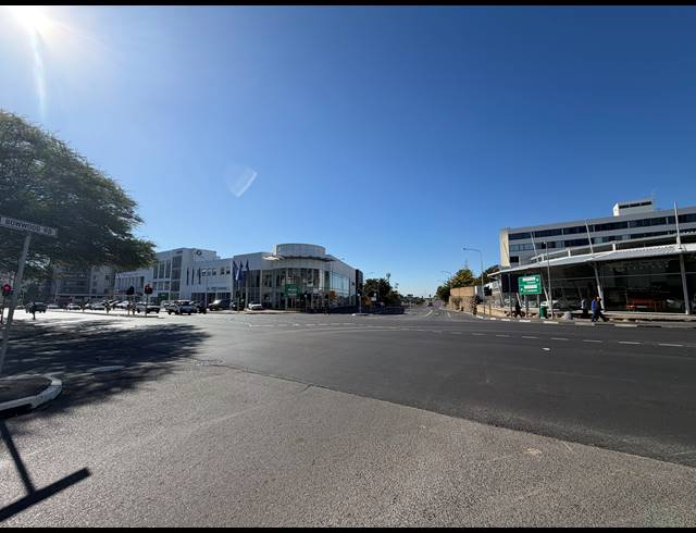 381M² BUILDING TO LET IN CLAREMONT
